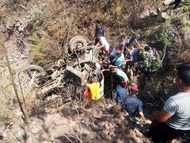 प्रहरीको गाडी दुर्घटना, १ को मृत्यु, ९ गम्भिर घाइते